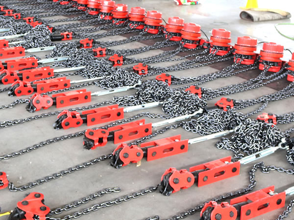 爬架電動(dòng)葫蘆庫(kù)存一角